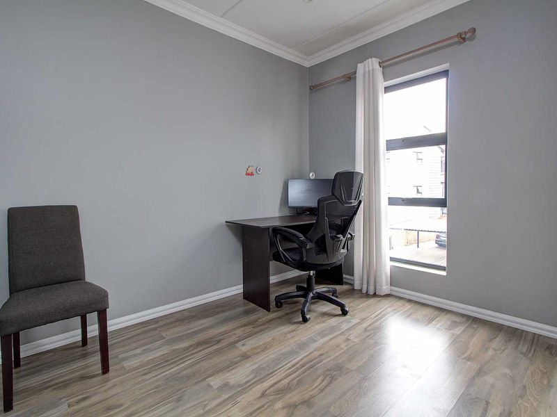 Modern Living Meets Convenience and Comfort - Photo 10