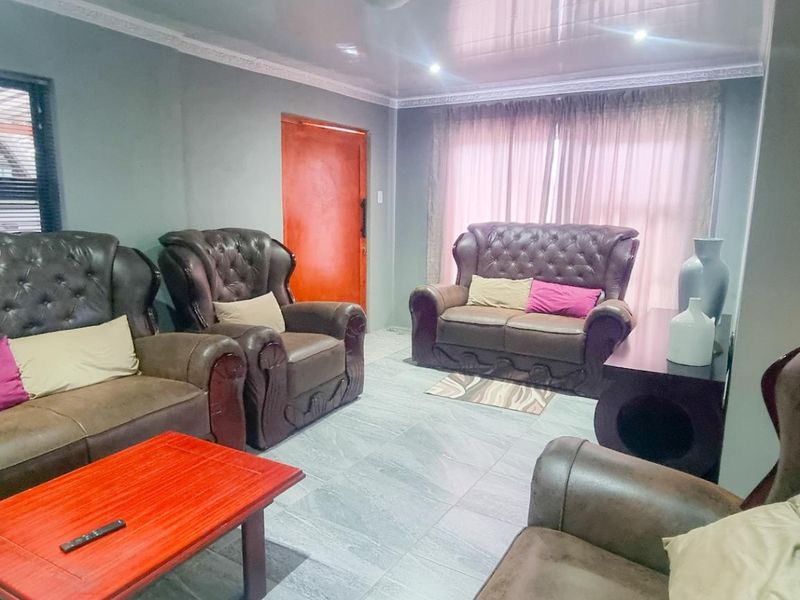 Move-In Ready 3-Bedroom Home with Versatile Front Building - Photo 4