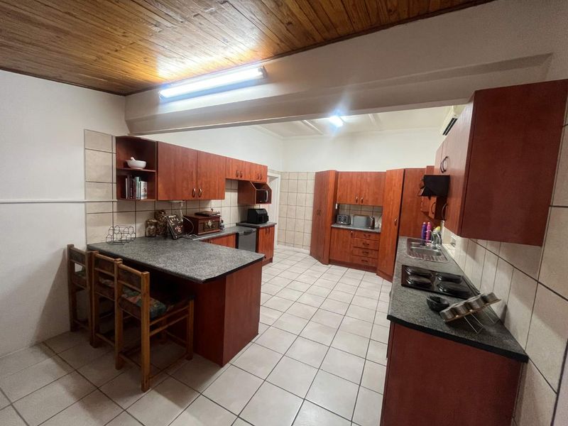 Excellent Investment Opportunity in a Sought-After Area – House Plus Flat - Photo 5