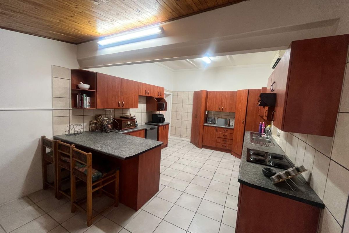 Excellent Investment Opportunity in a Sought-After Area – House Plus Flat - Photo 5