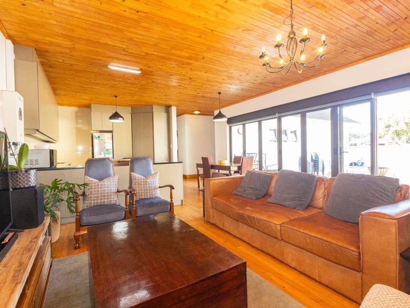 Spacious three-bedroom family home to rent in Parow Fairfield Estate - Photo 5