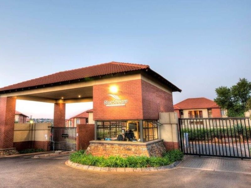 2 BEDROOM UPSTAIRS APARTMENT IN A SECURE COMPLEX – PRETORIUSPARK FOR RENT - Photo 1