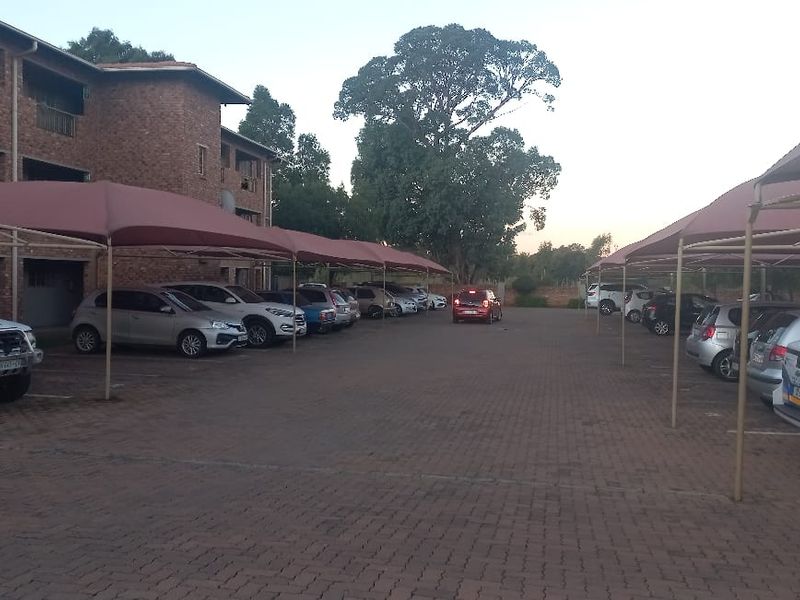 2 bedroom ground floor unit, walking distance from Eastrand Mall - Photo 7