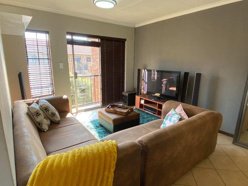 2 Bedroom Apartment / Flat in Eco Park Estate, Centurion. - Photo 4