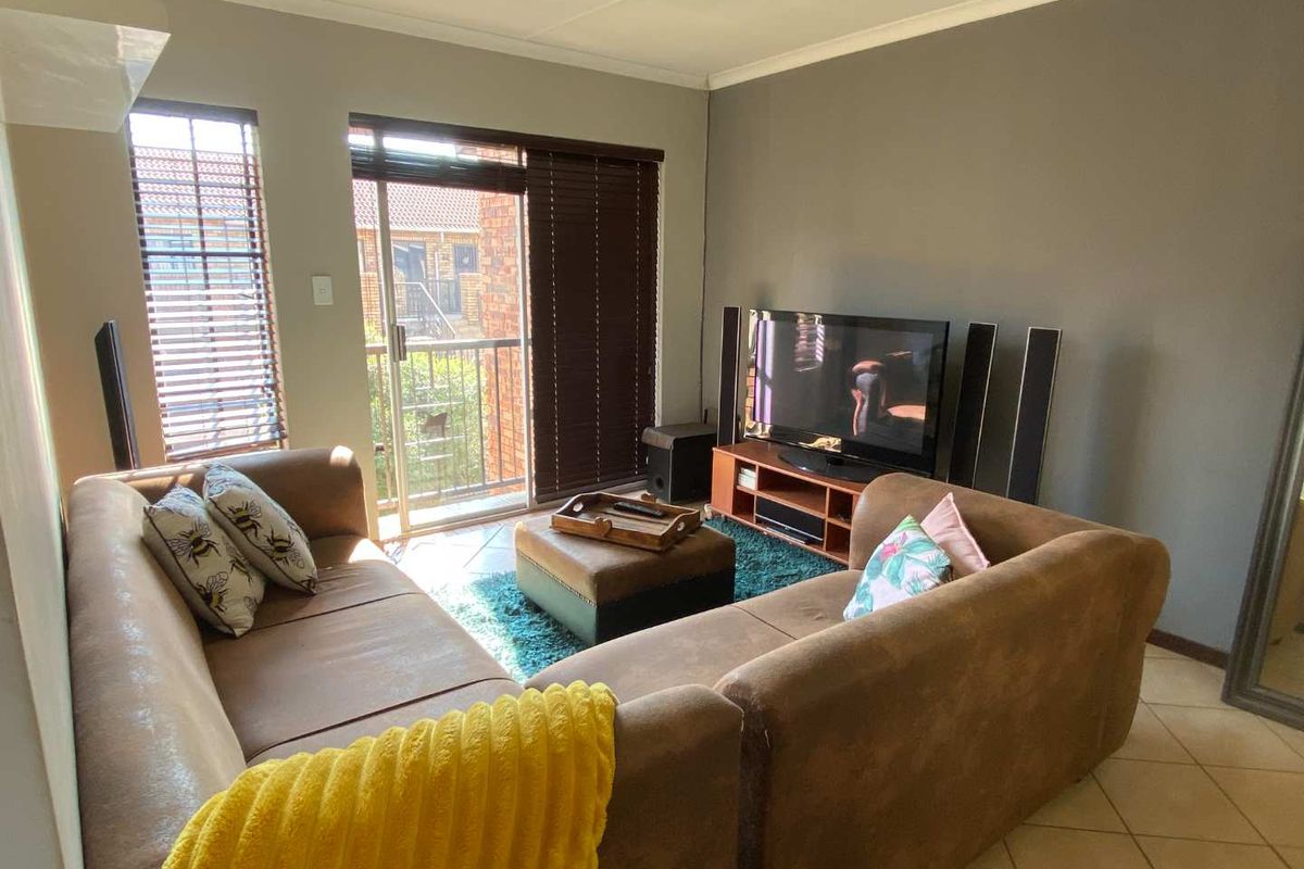 2 Bedroom Apartment / Flat in Eco Park Estate, Centurion. - Photo 4