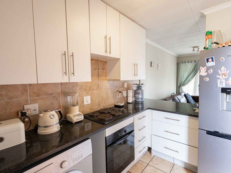 Apartment in Die Hoewes, Centurion for Sale - Photo 8