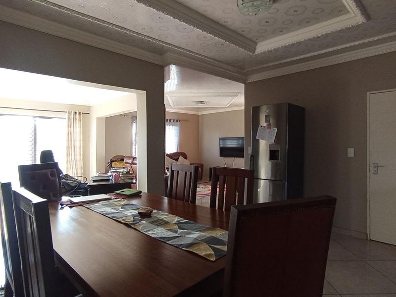 Welcome to your new home in the heart of Clarina. - Photo 5