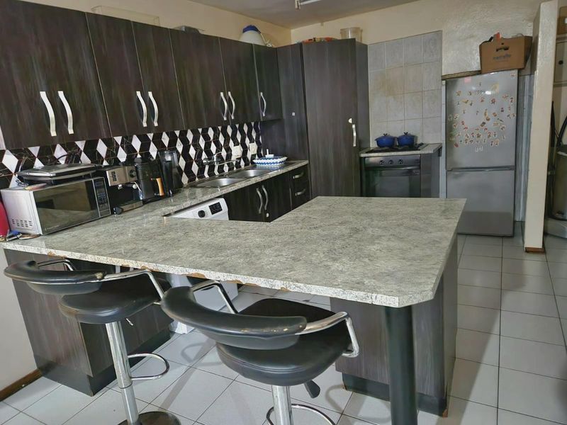 Comfortable 2-Bedroom Apartment in Meer En See Complex - Photo 2