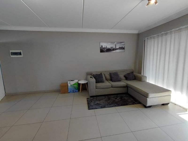 Charming 2-Bedroom Apartment in Birchwood Village - Photo 4