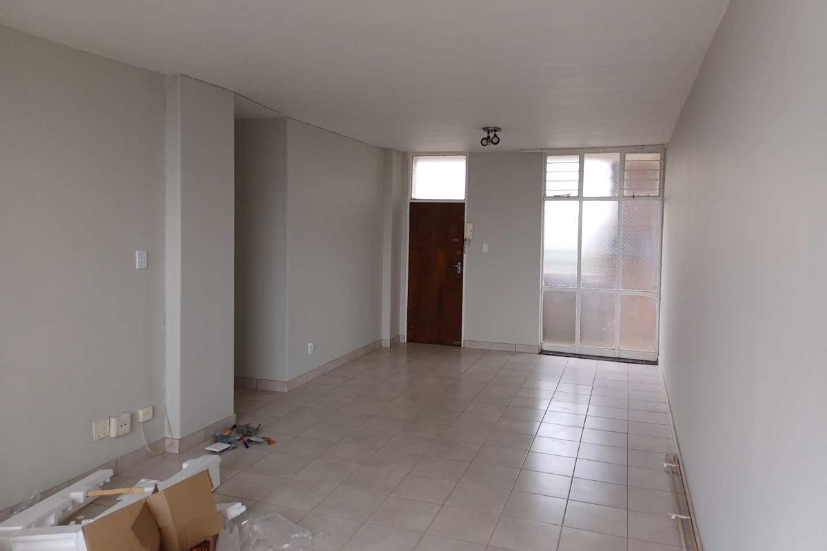 Spacious 2 Bed 2 Bath Unit in Roodepoort - Photo 3
