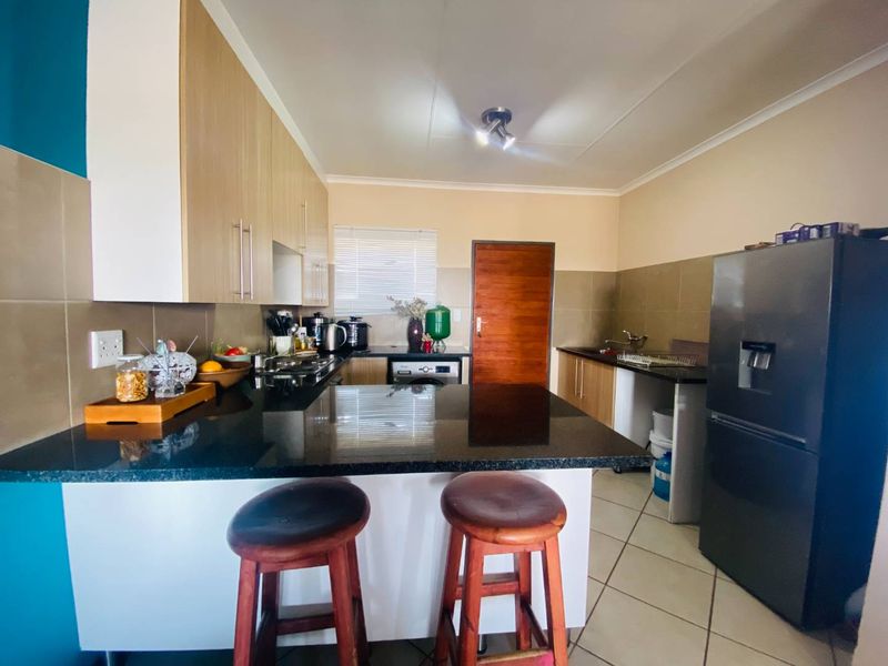 Modern 2-Bedroom Apartment in Crescent Glades Estate - Photo 5