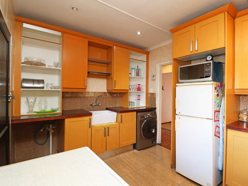 Modern First-Floor Gem with Garden Views - Photo 4