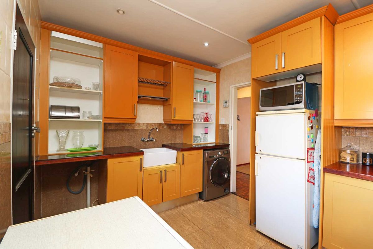 Modern First-Floor Gem with Garden Views - Photo 4