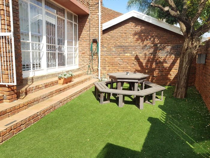 Property #1975452, Townhouse Pending Sale in Hennopspark
