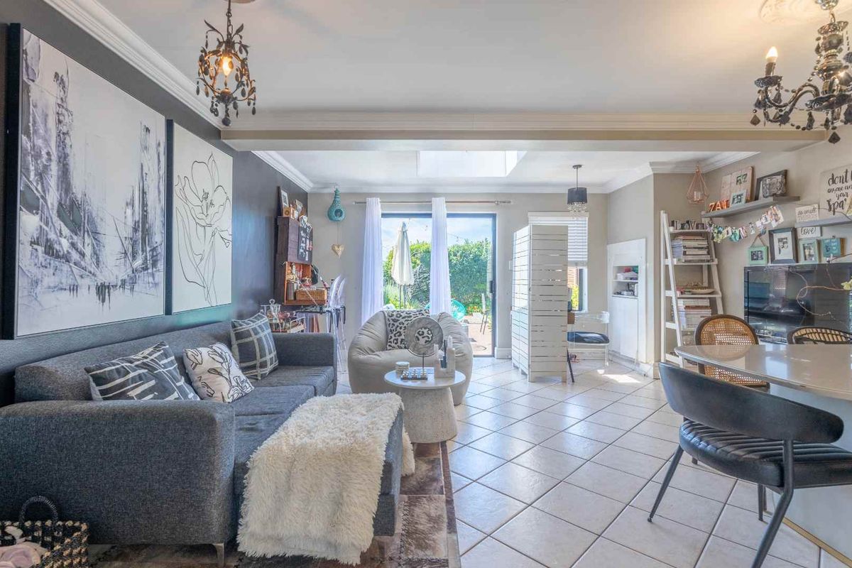 Duplex with a View - Photo 3