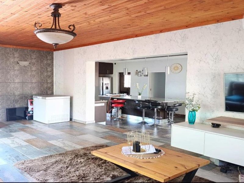 READY TO MOVE IN - Photo 7