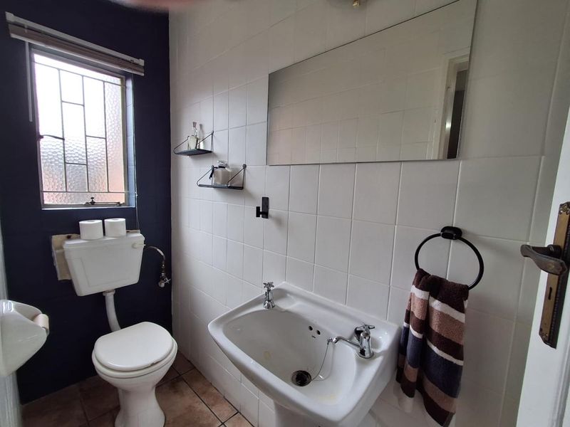 PET FRIENDLY TOWNHOUSE - BRACKENHURST - Photo 7