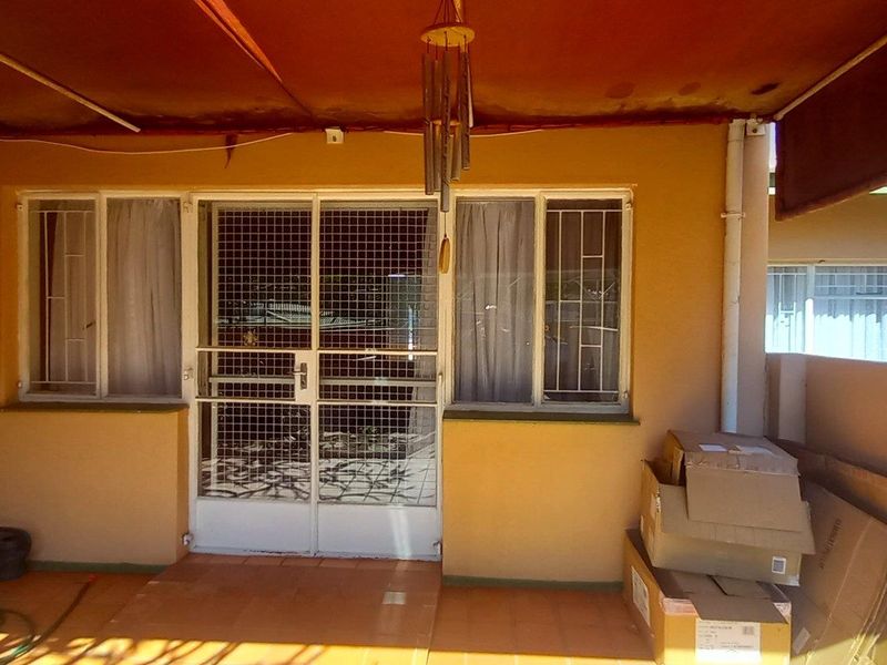 Retirement Village One Bedroom for Sale - Photo 3