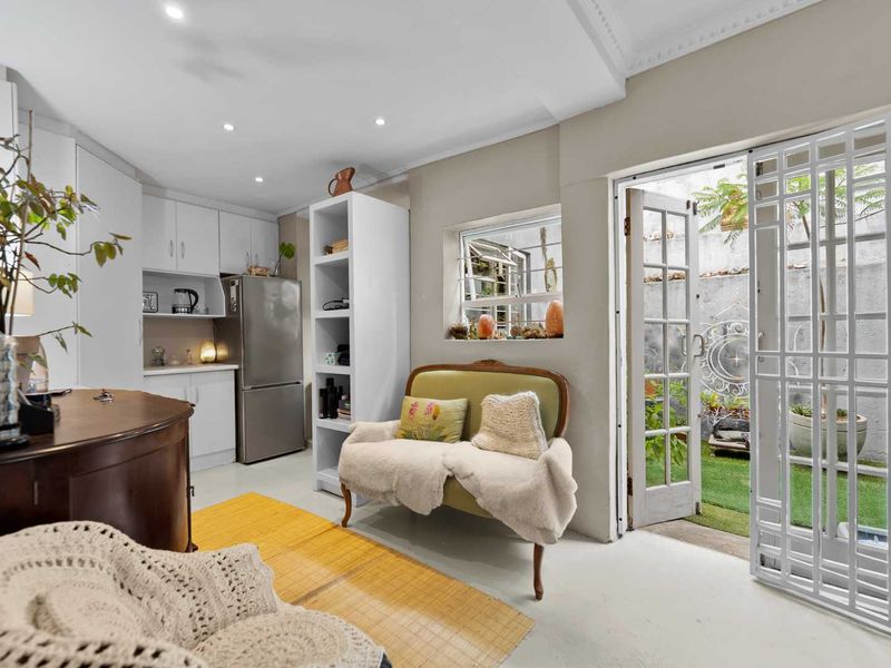 Serene home on the slopes of Signal Hill - Photo 2