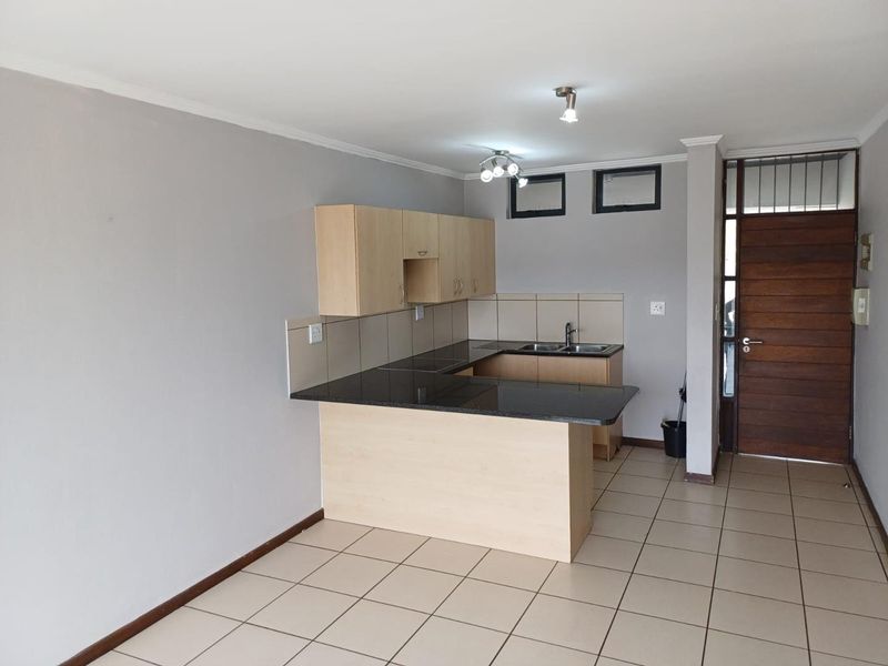 Top Floor 2 Bed 2 Bath Apartment for sale in Jackal Creek Golf Estate - Photo 2