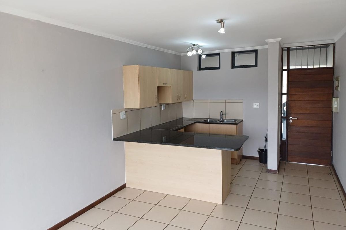 Top Floor 2 Bed 2 Bath Apartment for sale in Jackal Creek Golf Estate - Photo 2