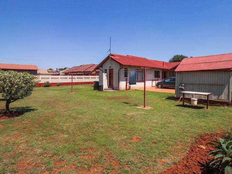 Security & Serenity at its best! Immaculate 3 Bedroom home - Photo 10