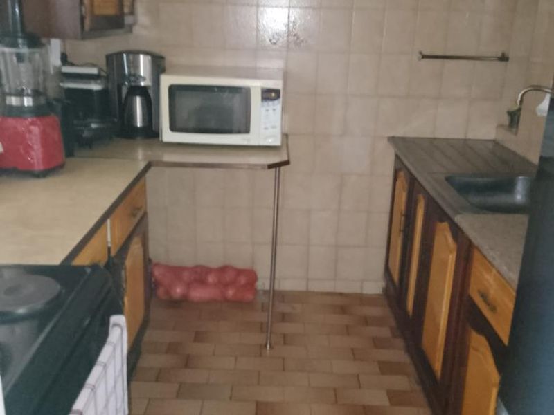 NEAT SPACIOUS 2 BED FLAT IN SILV - Photo 4