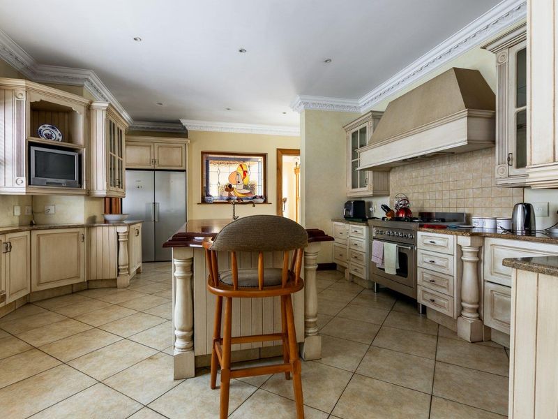 Elegant 4 Bedroom Family Home for Sale in Dainfern Golf Estate - Photo 9