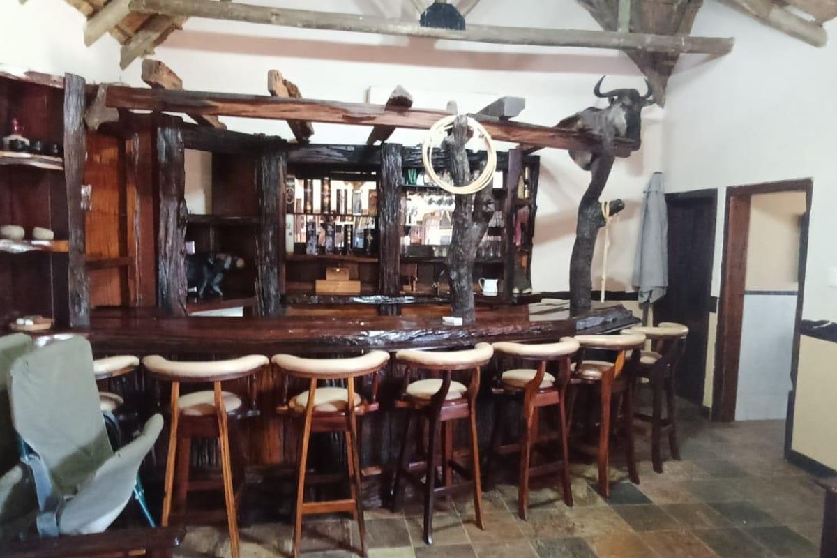 Game farm or Cattle farm. Hunters Cabins. Lodge. Coolroom. Slaughter facility. - Photo 5