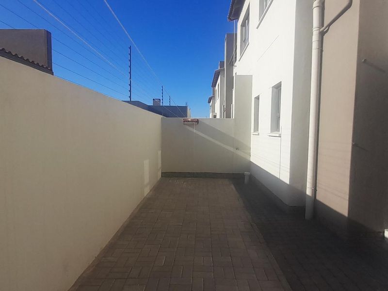 2 Bedroom with 2 Bathroom and 2 garages for sale at Gracemere - Photo 4