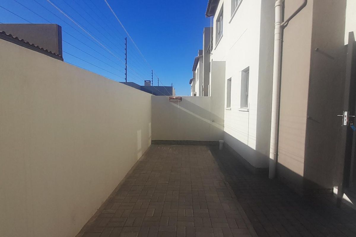 2 Bedroom with 2 Bathroom and 2 garages for sale at Gracemere - Photo 4