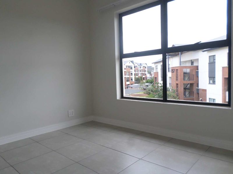Modern Top-Floor 2-Bedroom Apartment To Rent in a Popular Balwin Estate - Photo 9