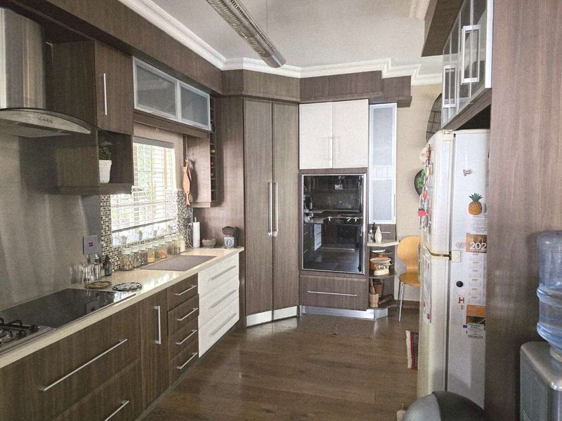 Stunning Home - Photo 10