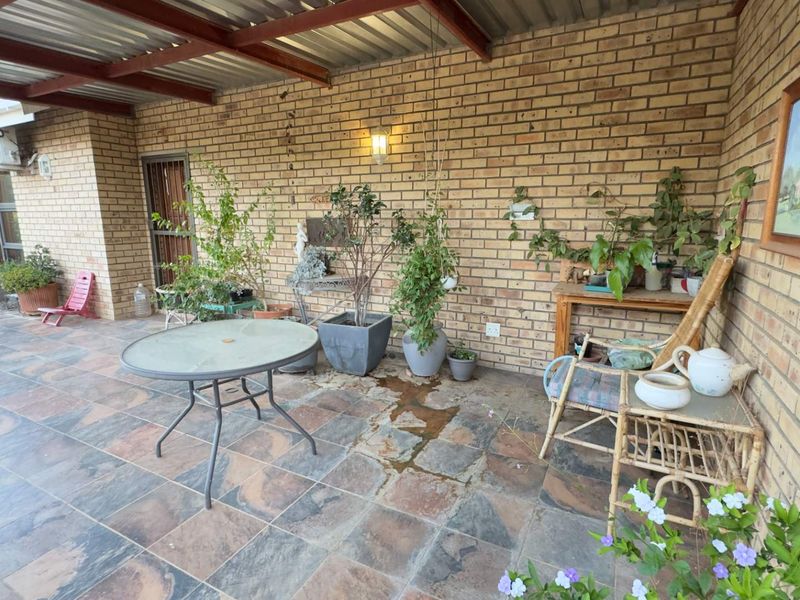 Ultra‐Modern, Upmarket Free‐Standing Town-House - Photo 4