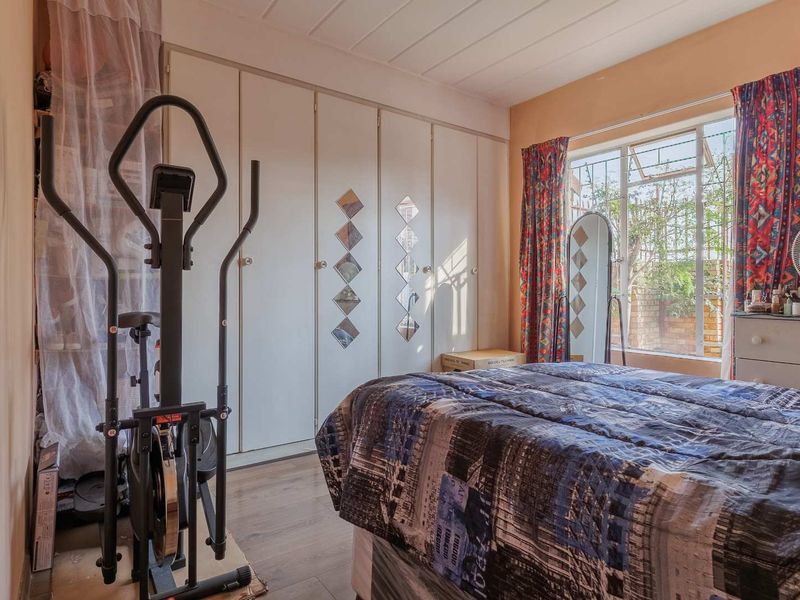 Ground-Floor unit offering three bedrooms and more - Secure complex - Photo 10