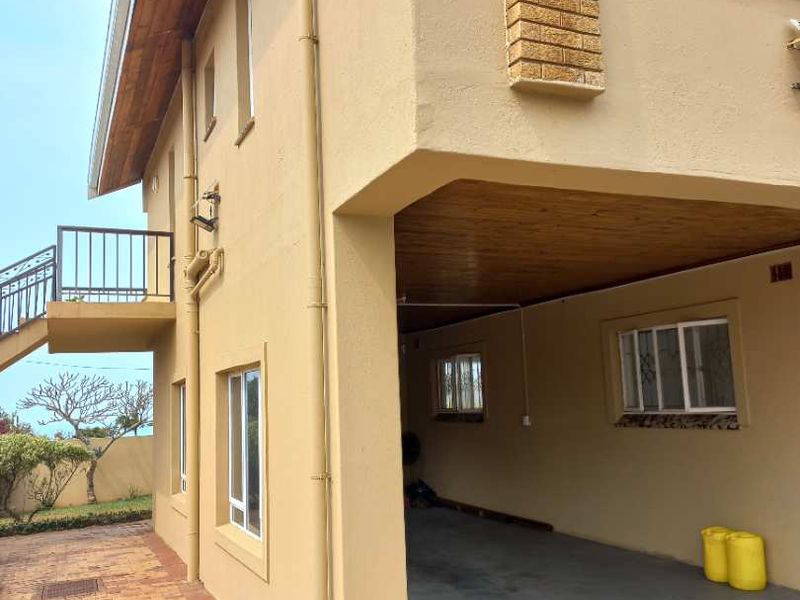 3 Bedroom Home with Balcony Seaview - Photo 2