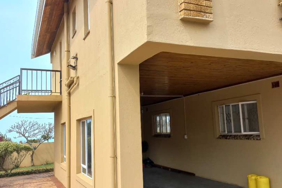 3 Bedroom Home with Balcony Seaview - Photo 2