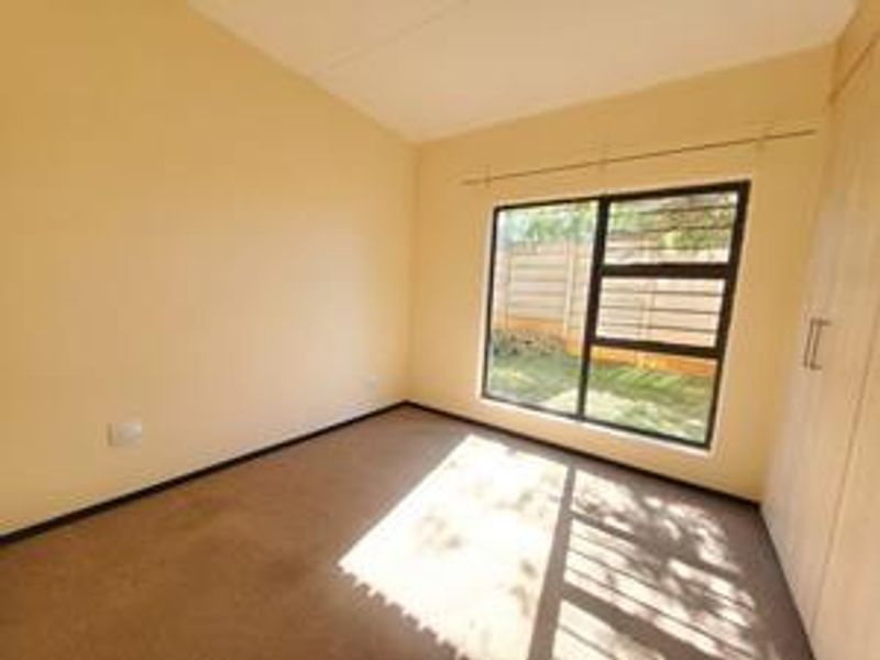 Experience the best of both Worlds: tranquility and access! - Photo 7