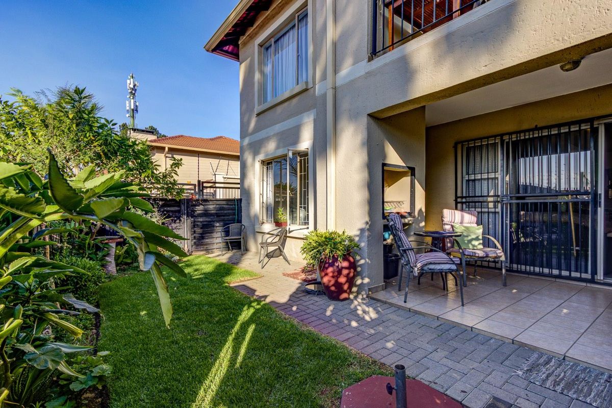 SUNNY AND SECURE GROUND FLOOR UNIT IN FAIRVIEW - Photo 3
