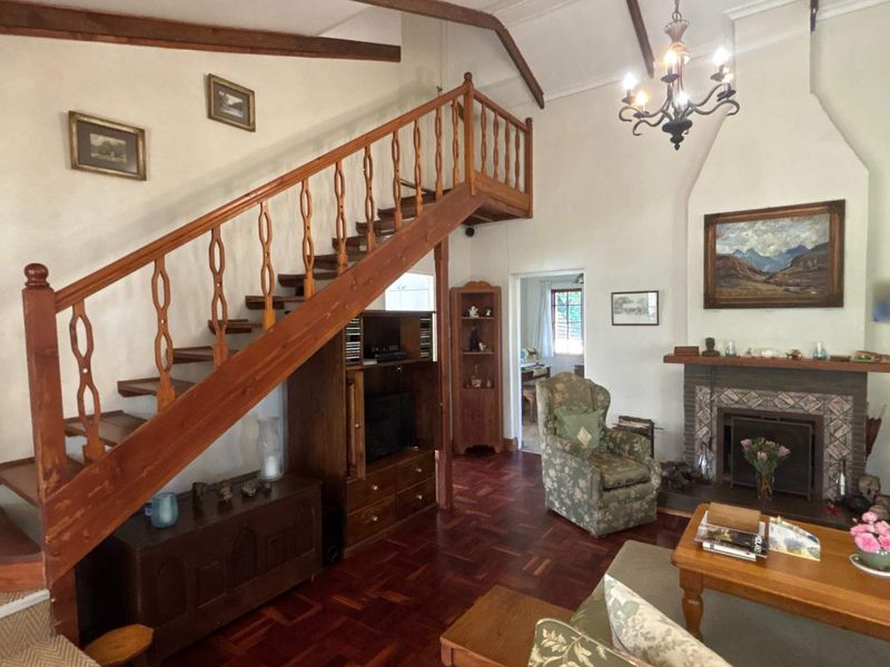 Charming 2-Bedroom House with Loft and Manicured Garden in Howick - Photo 1