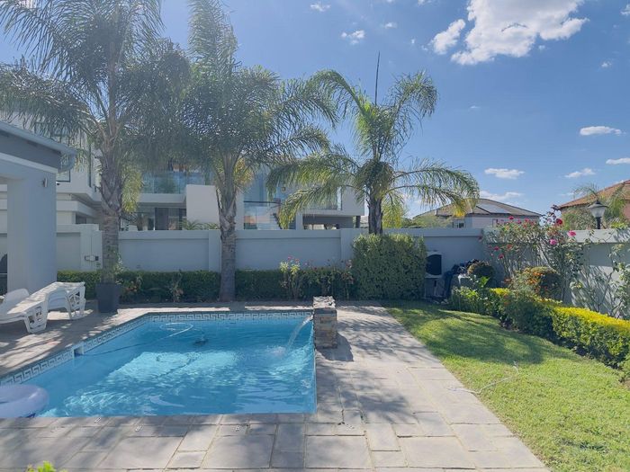 Property #2479747, House For Sale in Blue Valley Golf Estate