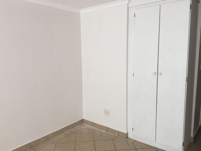 Lovely bachelor unit in Oukraal Estate - Photo 7