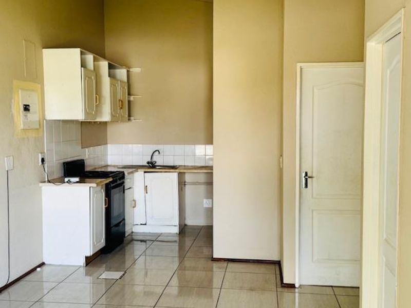 "Affordable 2-Bed Oasis Near Southgate and Highway - Photo 4