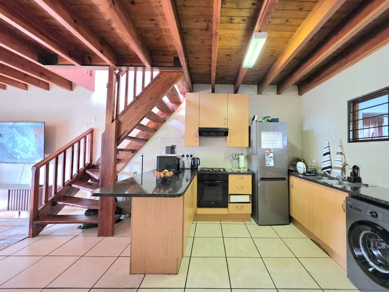 2 Bedroom Apartment / Loft in Paulshof - Photo 3