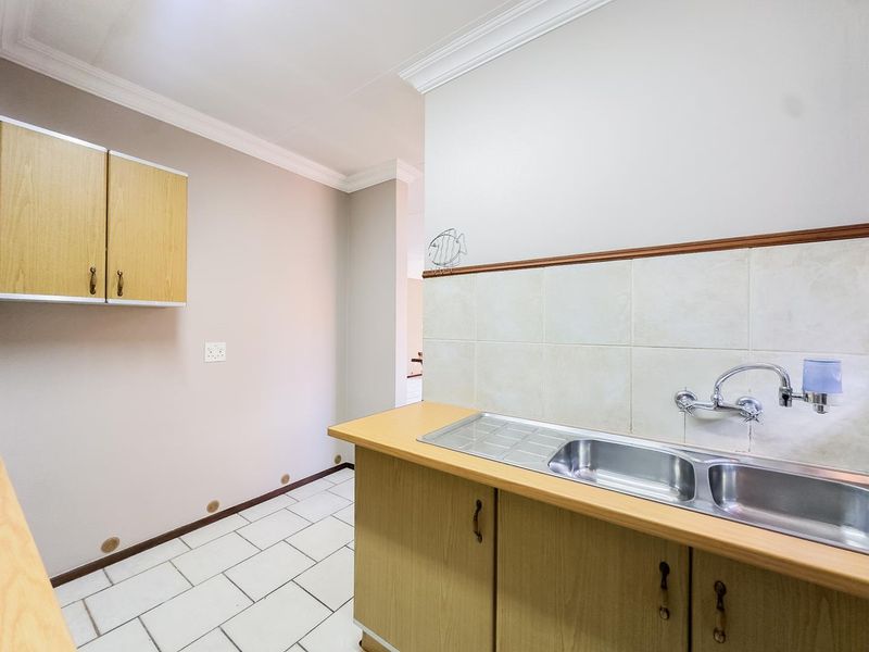 3 Bedroom 2 Bathroom House - Photo 7