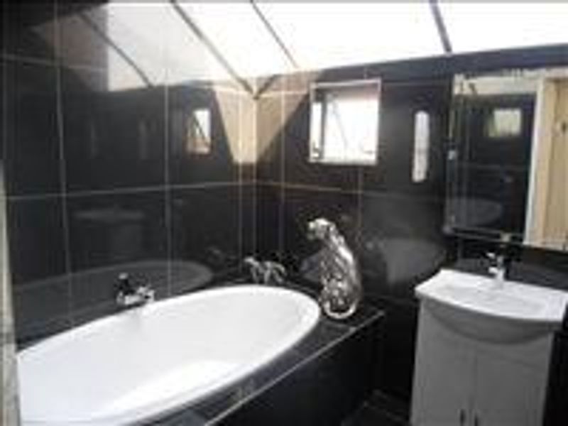 Double storey home in popular secure estate - Photo 8