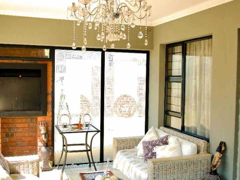 ** 3 Bedroom Townhouse in the Heart of Amberfield - A minute away from Amberfield College - Grade 00 to Matric** - Photo 5