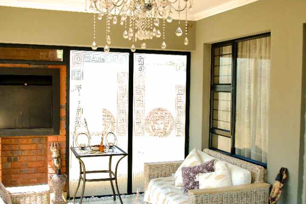 ** 3 Bedroom Townhouse in the Heart of Amberfield - A minute away from Amberfield College - Grade 00 to Matric** - Photo 5