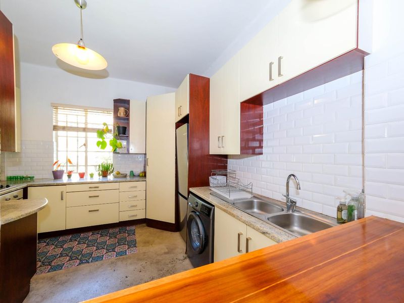 Magnificent apartment in this ever popular complex! - Photo 9