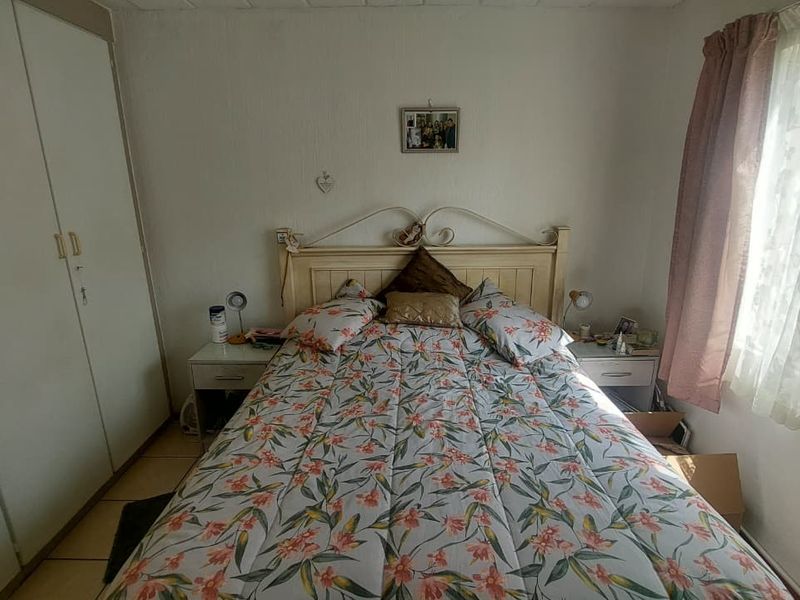 Charming Ground Floor Unit with Pool Access in Secure Estate ! - Photo 10